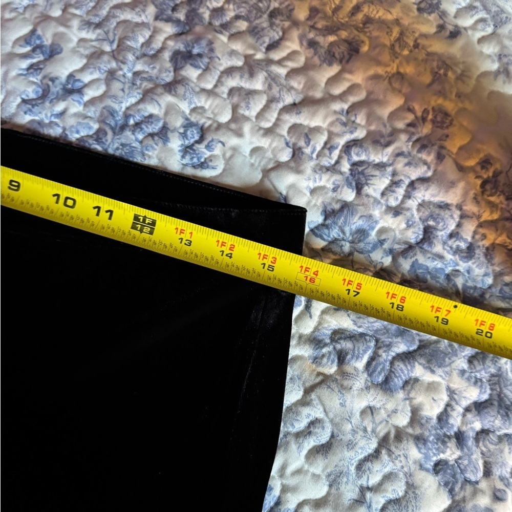 Joan Vass Black Velvet Stretch cropped Pants - Picture 3 of 5